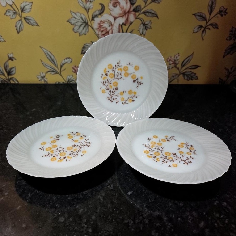 Termocrisa Milk Glass Dinner‎ Plates, Set of 3, Vintage Yellow Floral Design